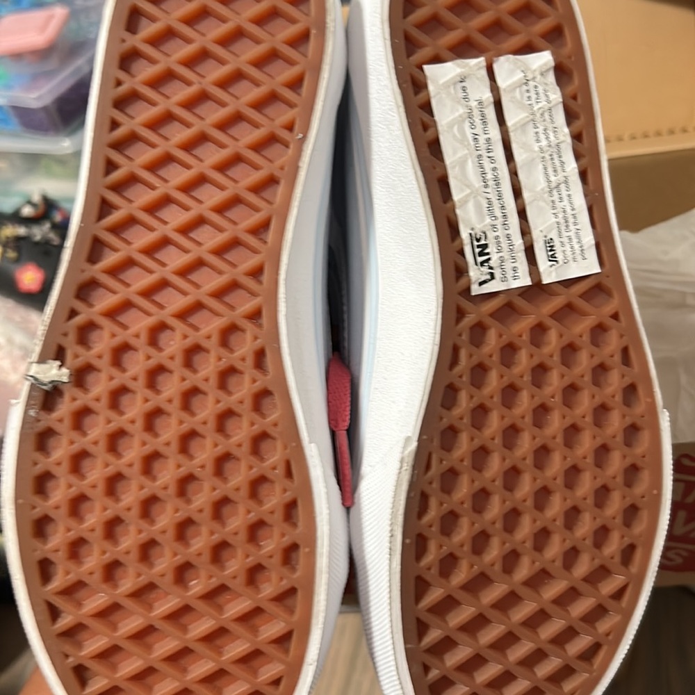 Vans - Picture 3 of 5